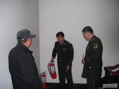 北京通州消防检查陵园公墓 叮嘱清理可燃物