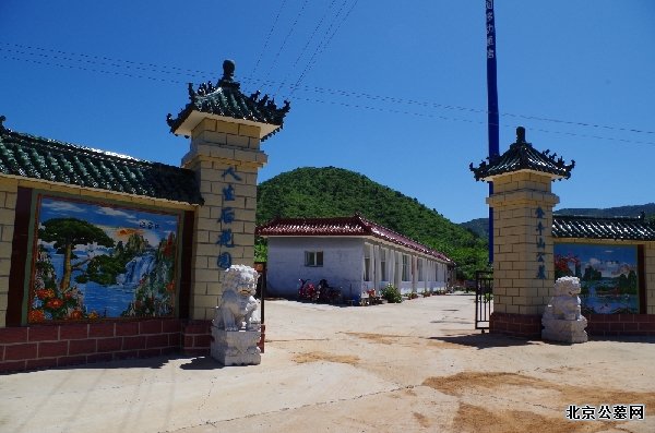 金牛山公墓大门