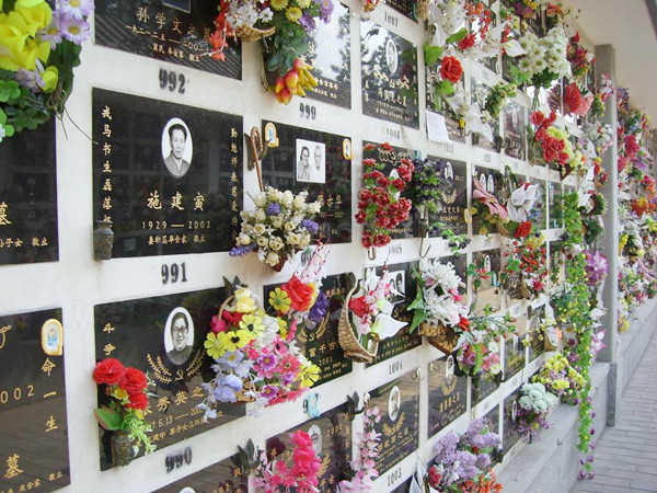 八宝山革命公墓骨灰盒的包装规格是多大啊有谁了解吗