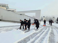 北京市顺义区殡仪馆清扫积雪,暖心为民