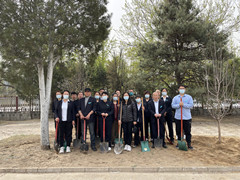 北京市潮白陵园开展春季植树活动为陵园添新绿