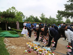 41位逝者在绿草、鲜花及亲人的陪伴下于天寿陵园和煦园安然下葬